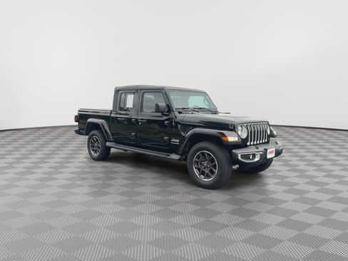 Used 2022 Jeep Gladiator Overland w/ Cold Weather Group AWD/4WD image 2