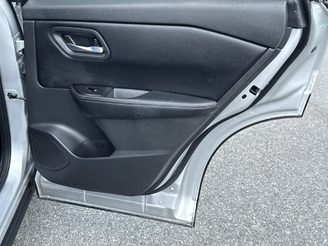 Used 2025 Nissan Rogue SV FWD image 16