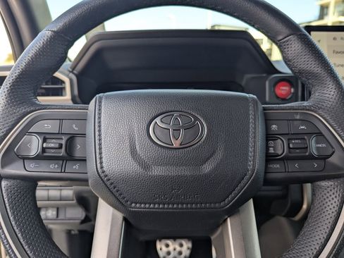 Used 2025 Toyota Tacoma TRD Sport AWD/4WD image 23