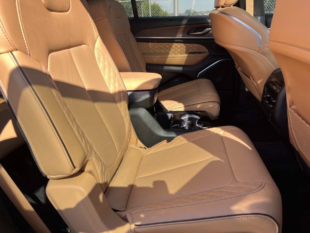Used 2024 Jeep Grand Cherokee L Summit w/ Advanced Protech Group IV AWD/4WD image 29
