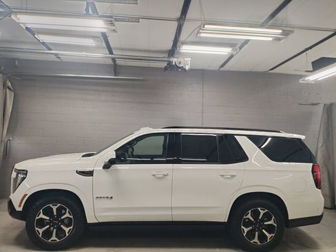 Used 2025 GMC Yukon AT4 w/ AT4 Premium Plus Package AWD/4WD image 17