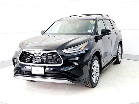 New 2026 Toyota Highlander Platinum image 2