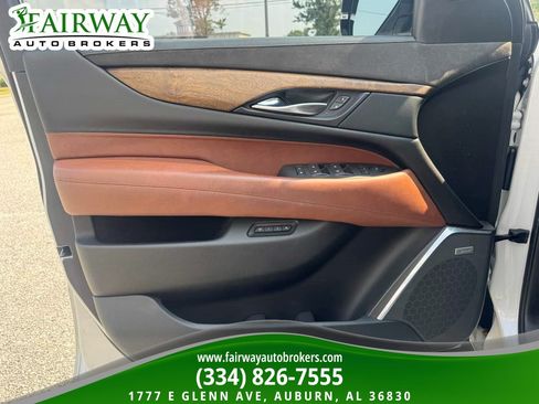 Used 2016 Cadillac Escalade ESV Luxury RWD image 32