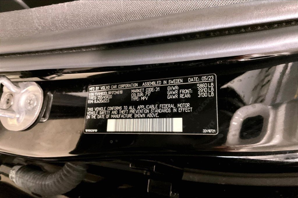 Certified 2024 Volvo XC60 T8 Plus w/ Protection Package Premier AWD/4WD image 19