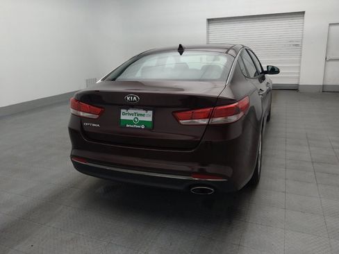 Used 2017 Kia Optima LX w/ Option Group 014 FWD image 7