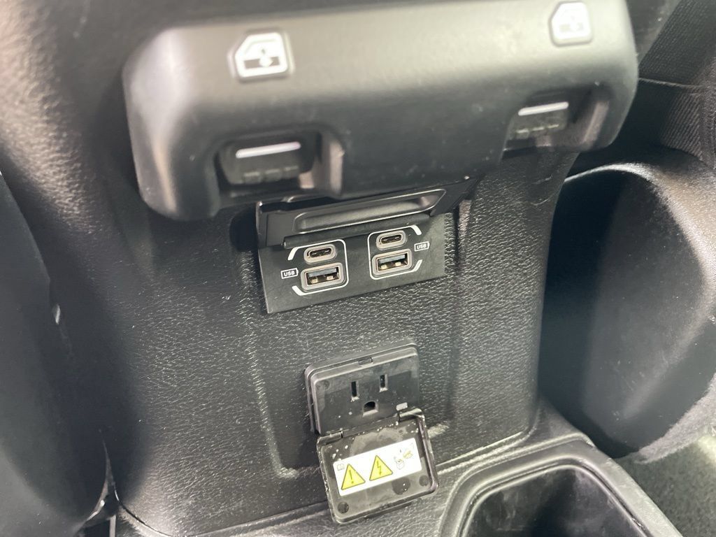 Used 2022 Jeep Wrangler Unlimited Sahara AWD/4WD image 24