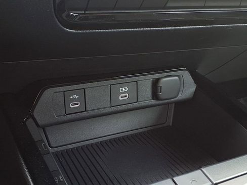 Certified 2026 Toyota Prius Plug-In Hybrid image 11