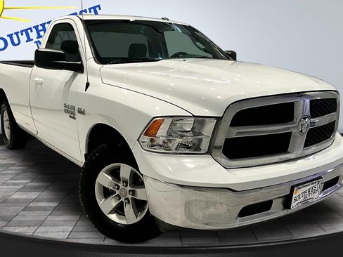 Used 2020 RAM 1500 Classic SLT AWD/4WD image 3