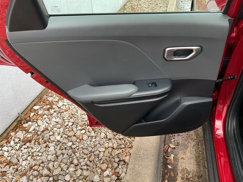 Used 2025 Kia K4 LXS image 18