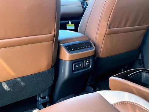 New 2026 Nissan Pathfinder Platinum image 19