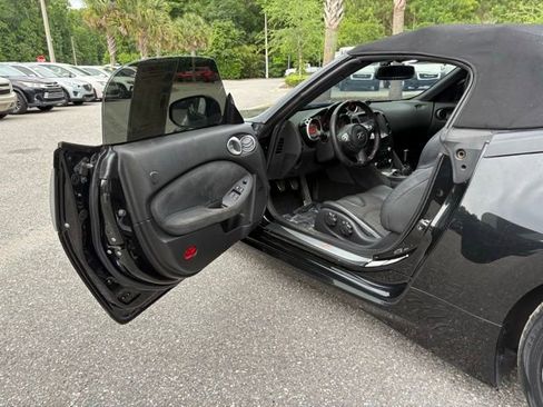 Used 2010 Nissan 370Z Touring RWD image 8