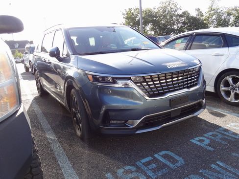 Used 2024 Kia Carnival SX Prestige image 1