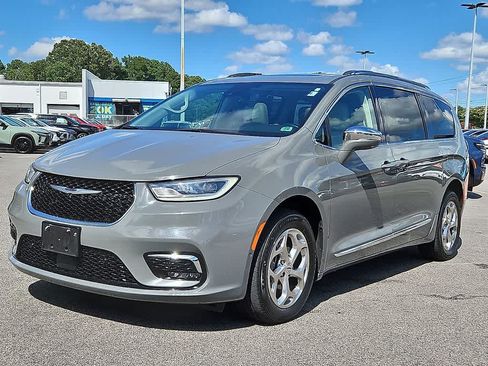 Used 2021 Chrysler Pacifica Limited w/ Premium & Safety Sphere Group AWD/4WD image 1