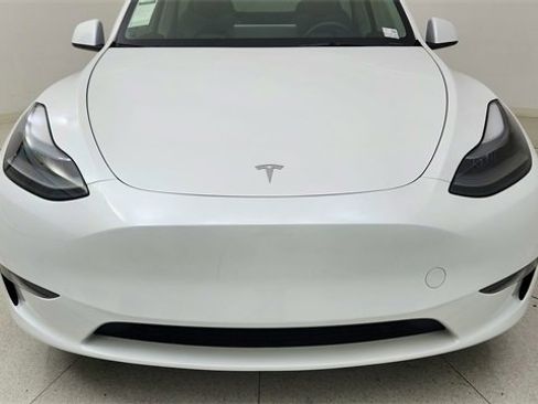 Used 2023 Tesla Model Y Performance image 8