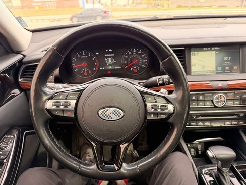 Used 2018 Kia Cadenza Technology image 6