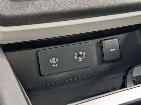 Used 2021 Land Rover Defender 110 SE image 20