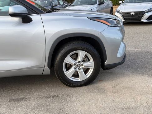 Used 2023 Toyota Highlander LE FWD image 8