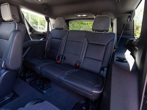 Used 2023 GMC Yukon SLT w/ SLT Luxury Package AWD/4WD image 27
