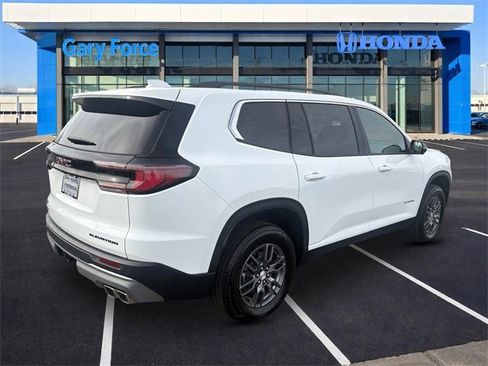 Used 2025 GMC Acadia Elevation image 2