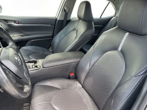 Used 2023 Toyota Camry XSE image 4