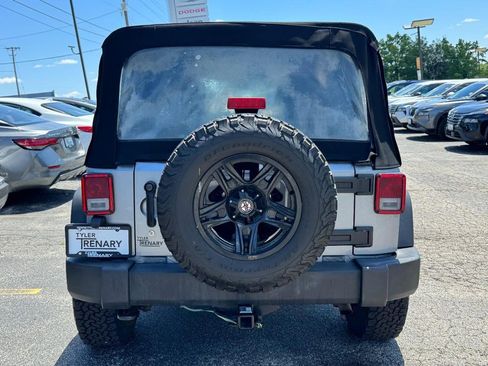 Used 2017 Jeep Wrangler Unlimited Sport w/ Connectivity Group AWD/4WD image 5