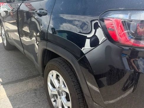 Used 2025 Jeep Compass Latitude AWD/4WD image 4