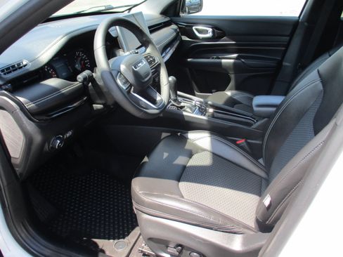 Used 2023 Jeep Compass Latitude w/ Convenience Group AWD/4WD image 11