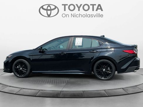 Used 2025 Toyota Camry SE FWD image 2