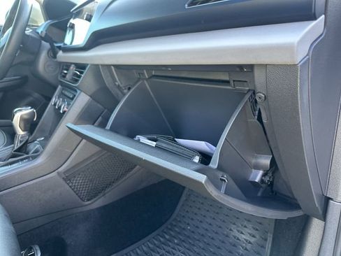 Certified 2022 Volkswagen Taos SE w/ Panoramic Sunroof Package image 33