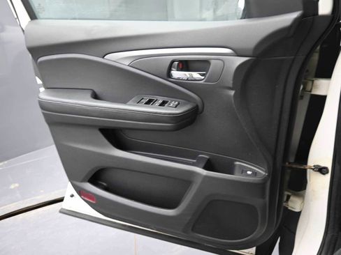 Used 2017 Honda Ridgeline RTL image 11