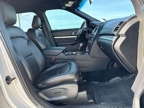 Used 2019 Ford Explorer XLT FWD image 10