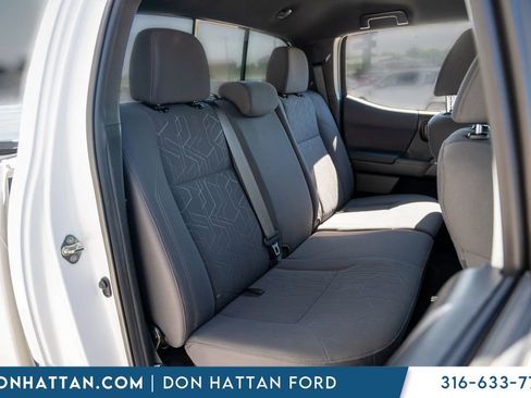 Used 2018 Toyota Tacoma TRD Sport AWD/4WD image 23