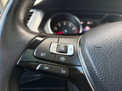 Used 2019 Volkswagen Tiguan SE w/ Panoramic Sunroof Package AWD/4WD image 32