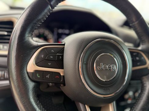 Used 2017 Jeep Renegade Latitude w/ Cold Weather Group FWD image 22