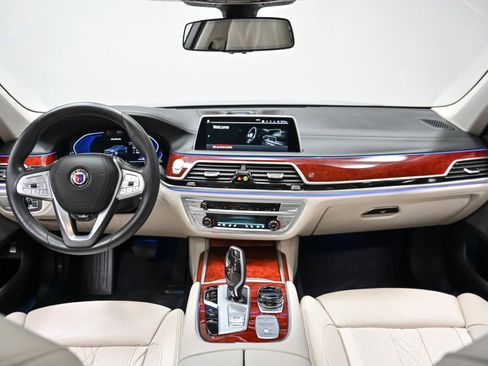 Used 2022 BMW ALPINA B7 xDrive w/ Luxury Rear Seating Package image 8