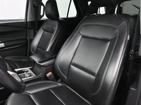 Used 2020 Ford Explorer XLT w/ Equipment Group 202A image 11