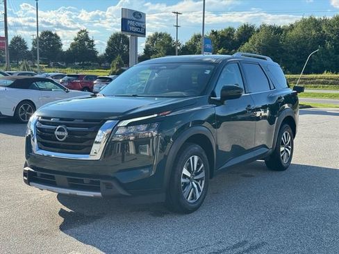 Used 2025 Nissan Pathfinder SL FWD image 7