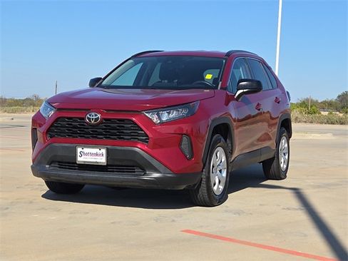 Used 2020 Toyota RAV4 LE image 3