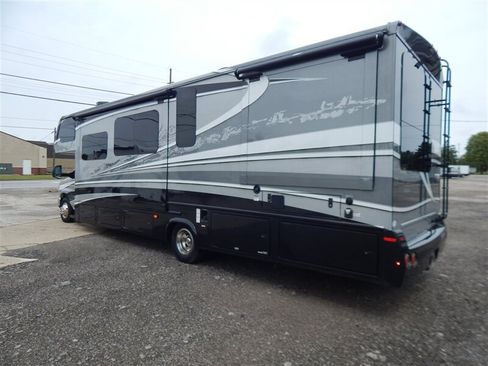 Used 2018 Ford E-450 and Econoline 450 Super Duty w/ Motorhome Prep Package RWD image 2