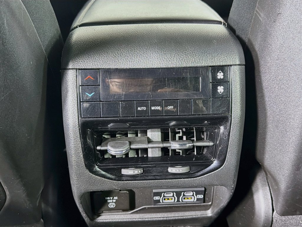Used 2024 Jeep Grand Cherokee L Altitude AWD/4WD image 22