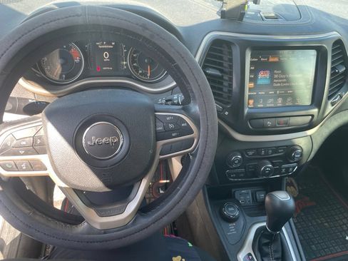 Used 2017 Jeep Cherokee Latitude w/ Safety/Convenience Group AWD/4WD image 11