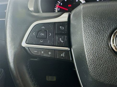 Used 2022 Toyota Highlander LE image 25