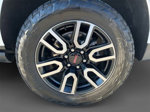 Used 2023 GMC Yukon XL AT4 w/ Technology Package image 8