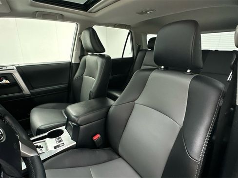 Used 2022 Toyota 4Runner SR5 Premium image 9