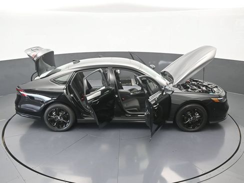 Used 2025 Honda Accord SE image 68