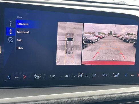 Used 2024 Chevrolet Traverse LT w/ Midnight/Sport Edition image 20