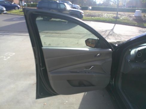 Used 2023 Hyundai Elantra SEL w/ Convenience Package image 17