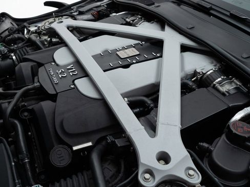 Used 2018 Aston Martin DB11 V12 image 40