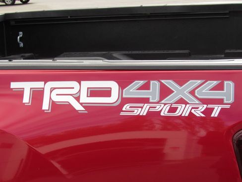Certified 2019 Toyota Tacoma TRD Sport w/ Technology Package AWD/4WD image 12