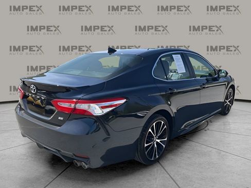 Used 2020 Toyota Camry SE image 5